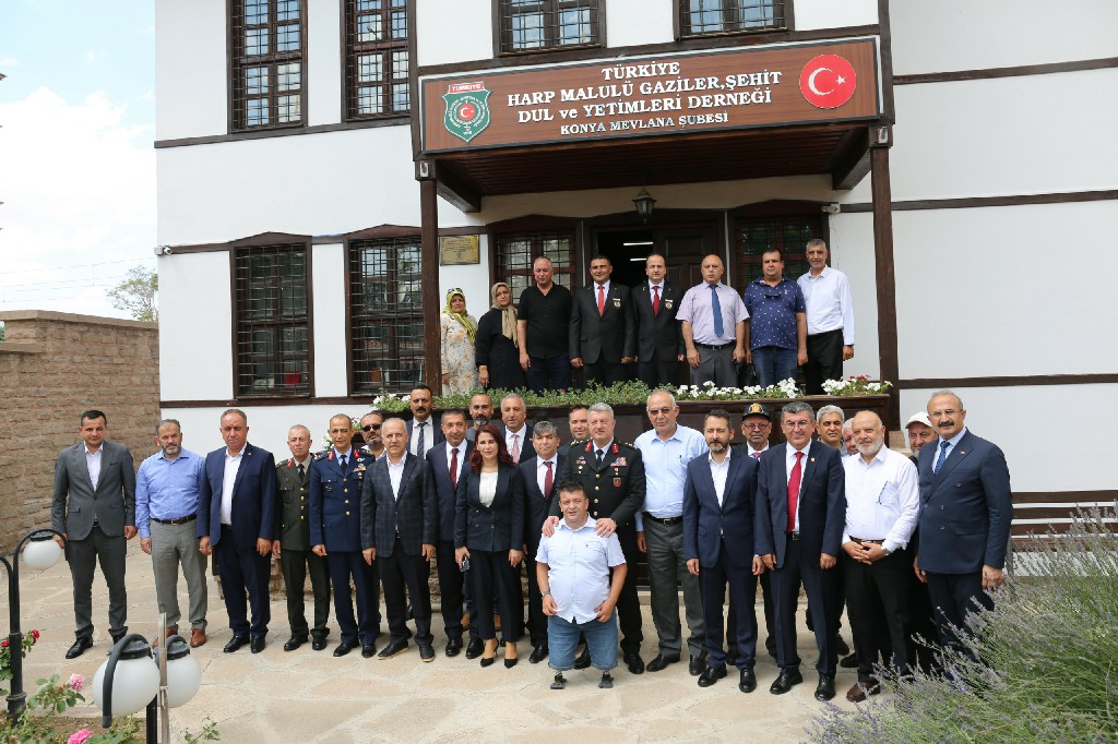 İl Emniyet Müdürümüz Sayın Mahmut KARABULUT, 15 Temmuz Etkinlikleri Kapsamında İl Protokolümüz İle Birlikte Şehit Ve Gazi Aileleriyle Bir Araya Geldi